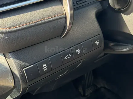 Toyota Camry 2018 года за 11 300 000 тг. в Алматы – фото 12