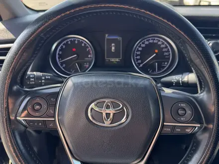 Toyota Camry 2018 года за 11 300 000 тг. в Алматы – фото 14