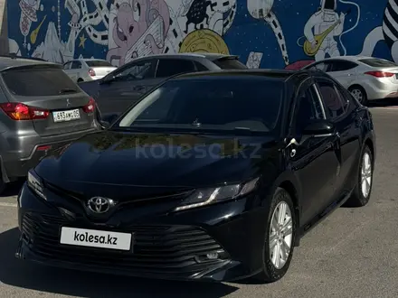 Toyota Camry 2018 года за 11 300 000 тг. в Алматы – фото 3