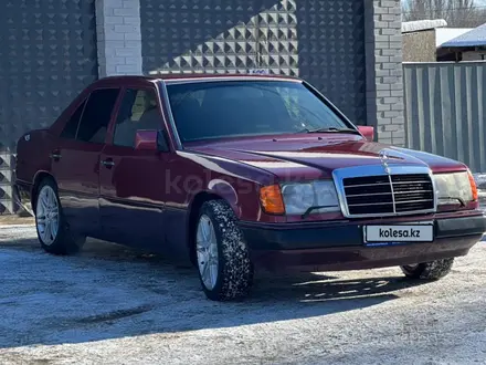 Mercedes-Benz E 220 1993 года за 2 350 000 тг. в Алматы – фото 2