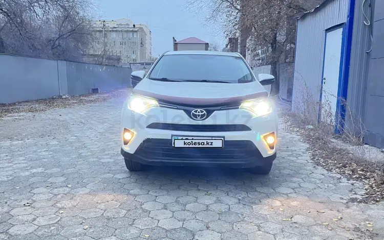 Toyota RAV4 2016 года за 9 800 000 тг. в Атырау