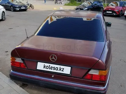 Mercedes-Benz E 260 1991 года за 1 350 000 тг. в Астана – фото 2