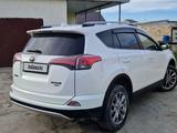 Toyota RAV4 2015 года за 11 600 000 тг. в Атырау – фото 3