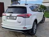 Toyota RAV4 2015 годаүшін11 600 000 тг. в Атырау – фото 4