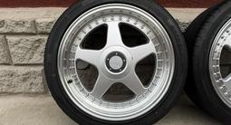 Разноширокие диски с шинами за 360 000 тг. в Алматы – фото 2