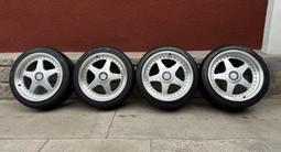 Разноширокие диски с шинами за 360 000 тг. в Алматы