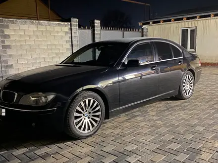 BMW 750 2005 года за 4 000 000 тг. в Алматы