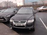 Volkswagen Touareg 2008 года за 5 000 000 тг. в Астана – фото 2