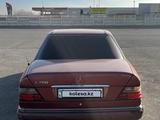 Mercedes-Benz E 200 1994 годаүшін1 550 000 тг. в Караганда – фото 4