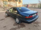 Toyota Camry 1998 года за 3 800 000 тг. в Байконыр – фото 5