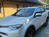 Toyota RAV4 2017 года за 12 700 000 тг. в Актобе – фото 3