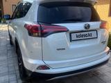 Toyota RAV4 2017 года за 12 700 000 тг. в Актобе – фото 5