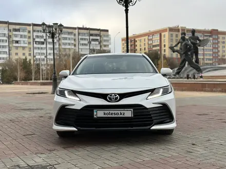 Toyota Camry 2022 года за 14 800 000 тг. в Костанай – фото 3