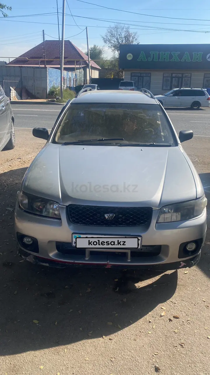 Nissan Avenir, 2000