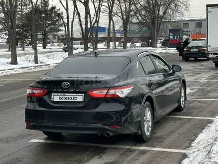 Toyota Camry 2018 года за 11 500 000 тг. в Алматы – фото 3