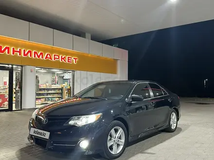 Toyota Camry 2012 года за 7 500 000 тг. в Уральск – фото 2