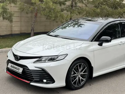 Toyota Camry 2021 года за 15 800 000 тг. в Алматы – фото 12