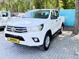 Toyota Hilux 2018 года за 15 588 000 тг. в Алматы – фото 2