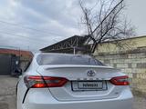 Toyota Camry 2018 года за 10 300 000 тг. в Тараз – фото 3