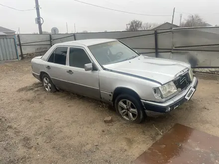 Mercedes-Benz E 250 1991 года за 500 000 тг. в Сатпаев – фото 2