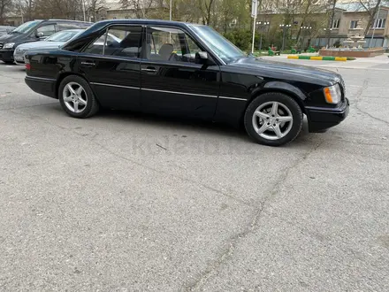 Mercedes-Benz E 230 1991 года за 2 900 000 тг. в Шымкент – фото 5