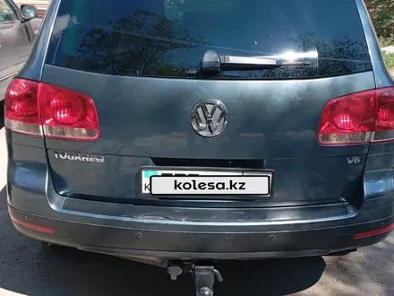Volkswagen Touareg 2004 года за 4 200 000 тг. в Караганда – фото 2