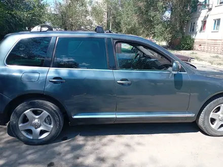 Volkswagen Touareg 2004 года за 4 200 000 тг. в Караганда – фото 3