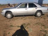 Mercedes-Benz E 200 1993 года за 1 300 000 тг. в Семей – фото 2