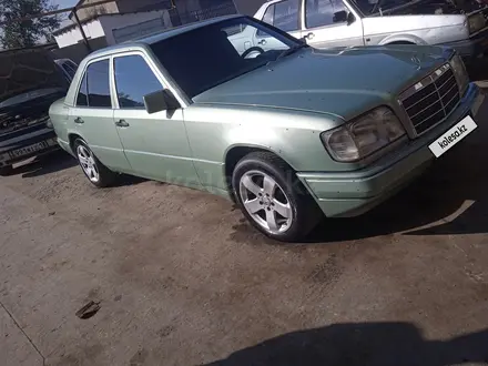 Mercedes-Benz E 230 1988 года за 1 600 000 тг. в Жетысай – фото 3