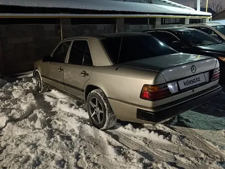 Mercedes-Benz E 230 1988 года за 1 600 000 тг. в Алматы – фото 3