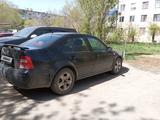 Volkswagen Jetta 2003 года за 2 200 000 тг. в Актобе – фото 2