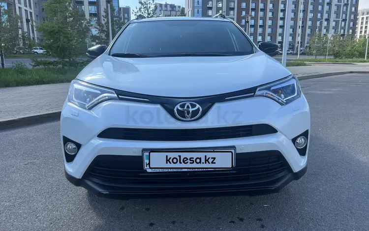 Toyota RAV4 2019 года за 13 250 000 тг. в Астана