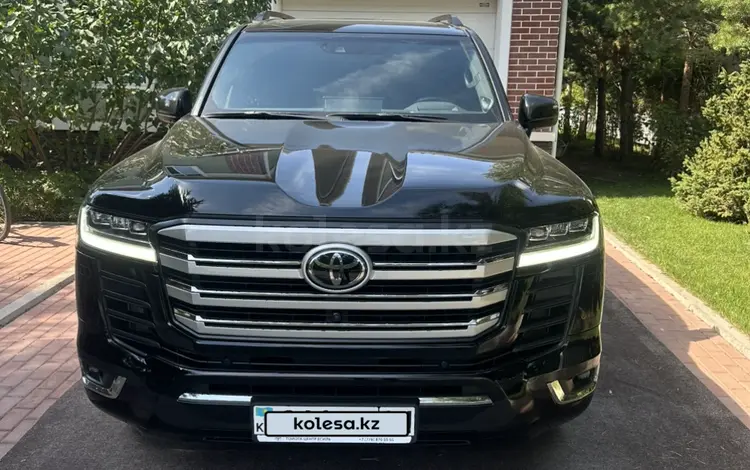 Toyota Land Cruiser 2024 года за 55 000 000 тг. в Астана