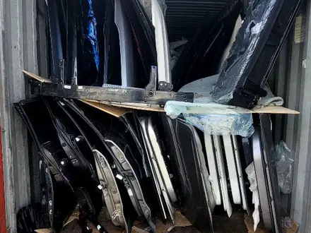 Двери на HYUNDAI КИА за 10 000 тг. в Шымкент