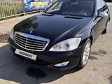 Mercedes-Benz S 550 2007 года за 8 000 000 тг. в Актобе – фото 3