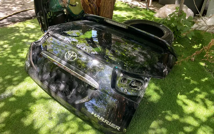 Крышка багажника Toyota Harrier 350Gүшін100 000 тг. в Алматы