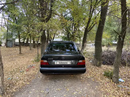 Mercedes-Benz E 200 1991 года за 1 700 000 тг. в Тараз – фото 5