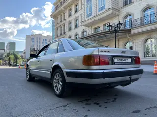 Audi 100