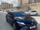 Toyota Camry 2018 года за 14 000 000 тг. в Актобе – фото 3