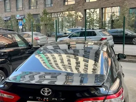 Toyota Camry 2019 года за 8 900 000 тг. в Астана – фото 2