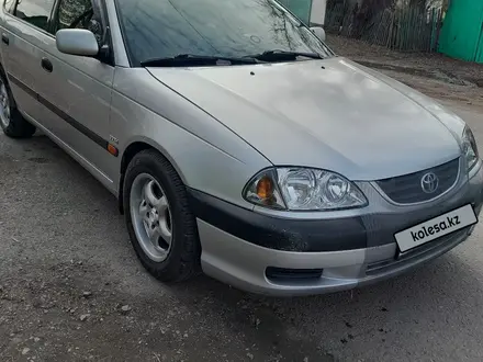 Toyota Avensis 2002 года за 3 600 000 тг. в Урджар – фото 2