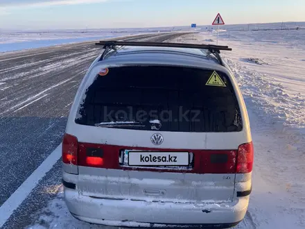 Volkswagen Sharan 2002 года за 3 500 000 тг. в Актобе – фото 13