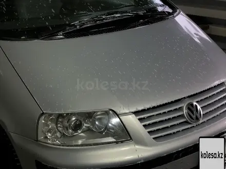 Volkswagen Sharan 2002 года за 3 500 000 тг. в Актобе – фото 14