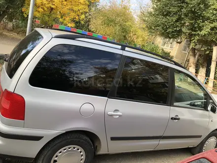 Volkswagen Sharan 2002 года за 3 500 000 тг. в Актобе – фото 20