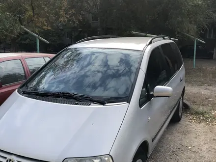 Volkswagen Sharan 2002 года за 3 500 000 тг. в Актобе – фото 21