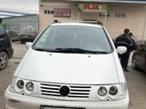 Volkswagen Sharan 1998 года за 3 000 000 тг. в Алматы – фото 2