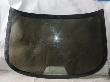 Заднее лобовое стекло Nissan Almera G15 за 30 000 тг. в Караганда