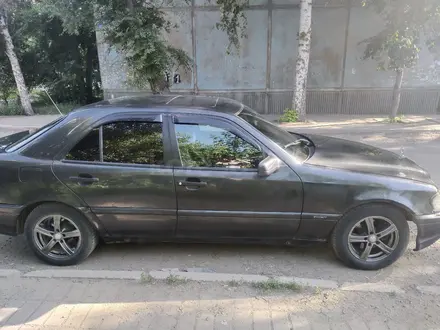 Mercedes-Benz C 180 1995 года за 2 300 000 тг. в Усть-Каменогорск – фото 3