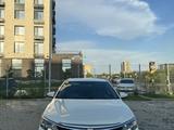 Toyota Camry 2017 года за 13 900 000 тг. в Атырау – фото 2