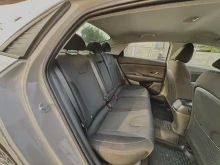 Hyundai Elantra 2022 года за 6 890 000 тг. в Алматы – фото 15